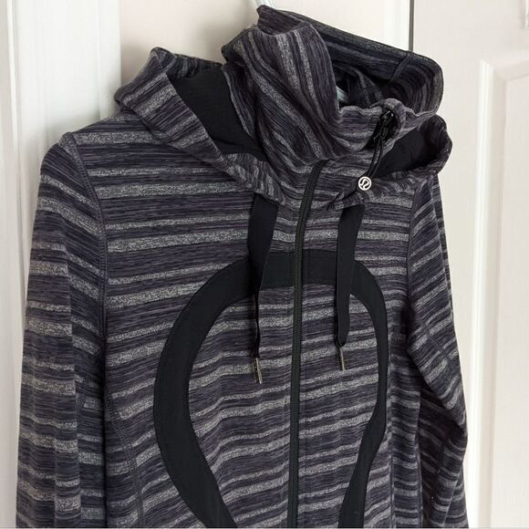 Lululemon stride hooded jacket size 8 @K1 - Picture 3 of 9